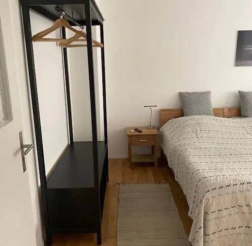 Stadtmitte Wuerzburg, Kueche, Balkon.