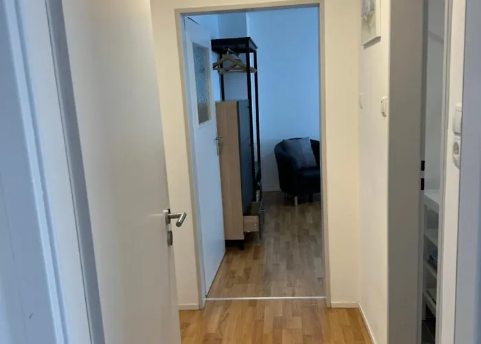 Stadtmitte Wuerzburg, Kueche, Balkon. Apartment *
