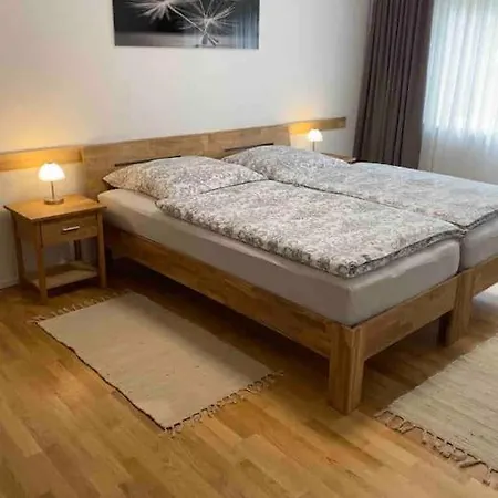 Stadtmitte Wuerzburg, Kueche, Balkon. 维尔茨堡