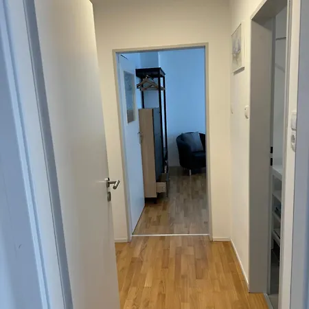 Stadtmitte Wuerzburg, Kueche, Balkon. Apartment *